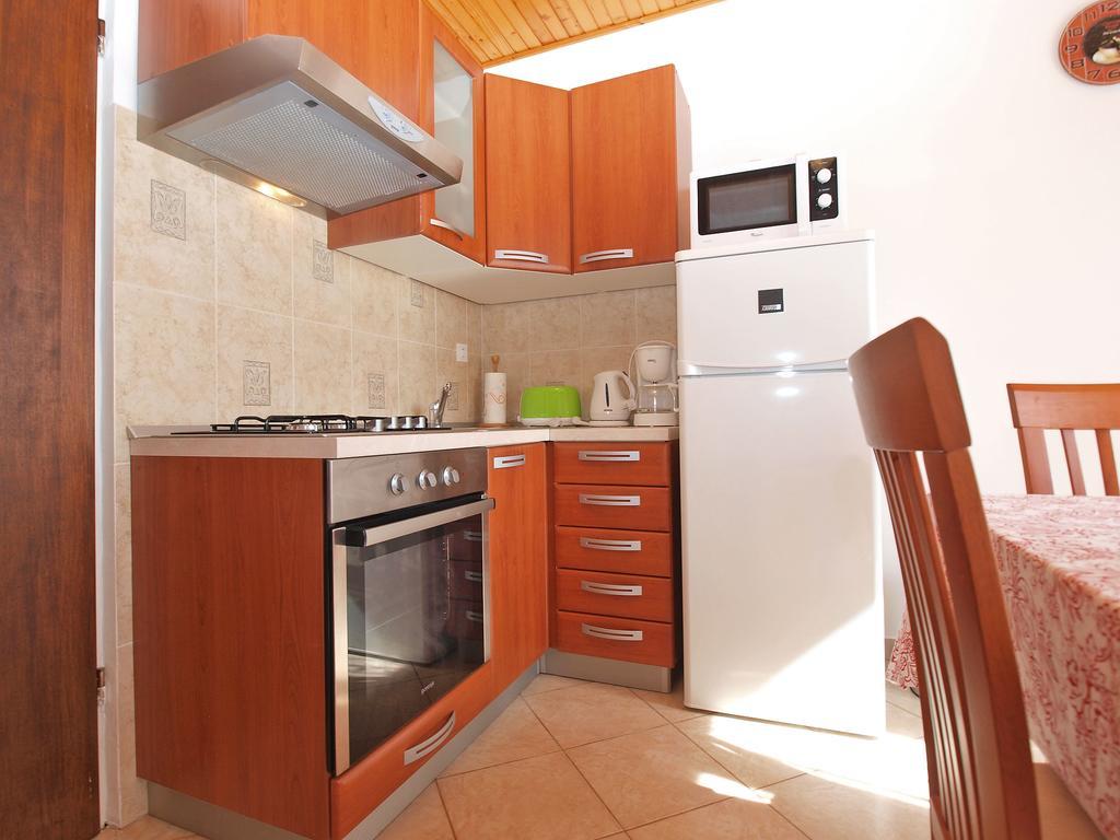 House Sandra 1430 Peresiji Екстер'єр фото